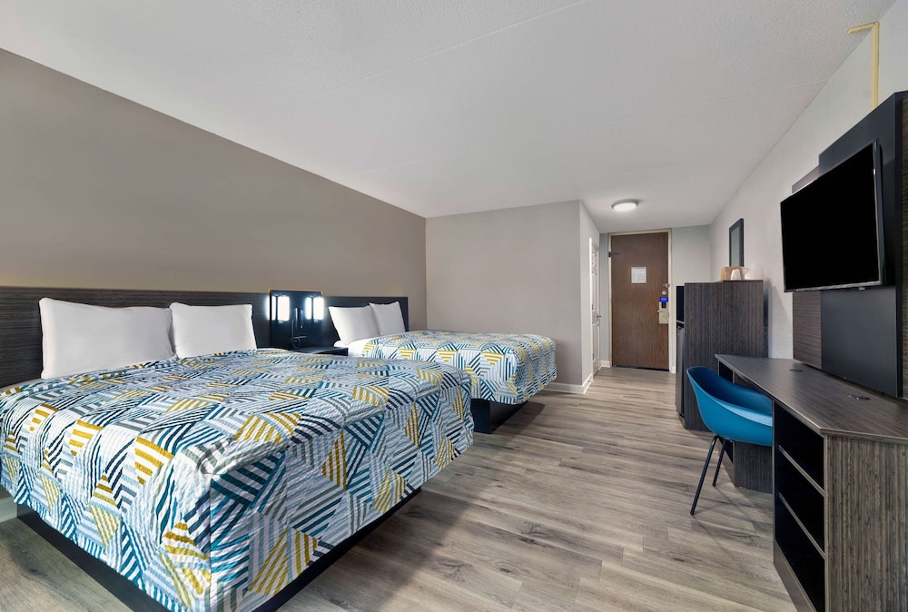 Standard Room, 2 Queen Beds, Accessible, Non Smoking - Photo 4