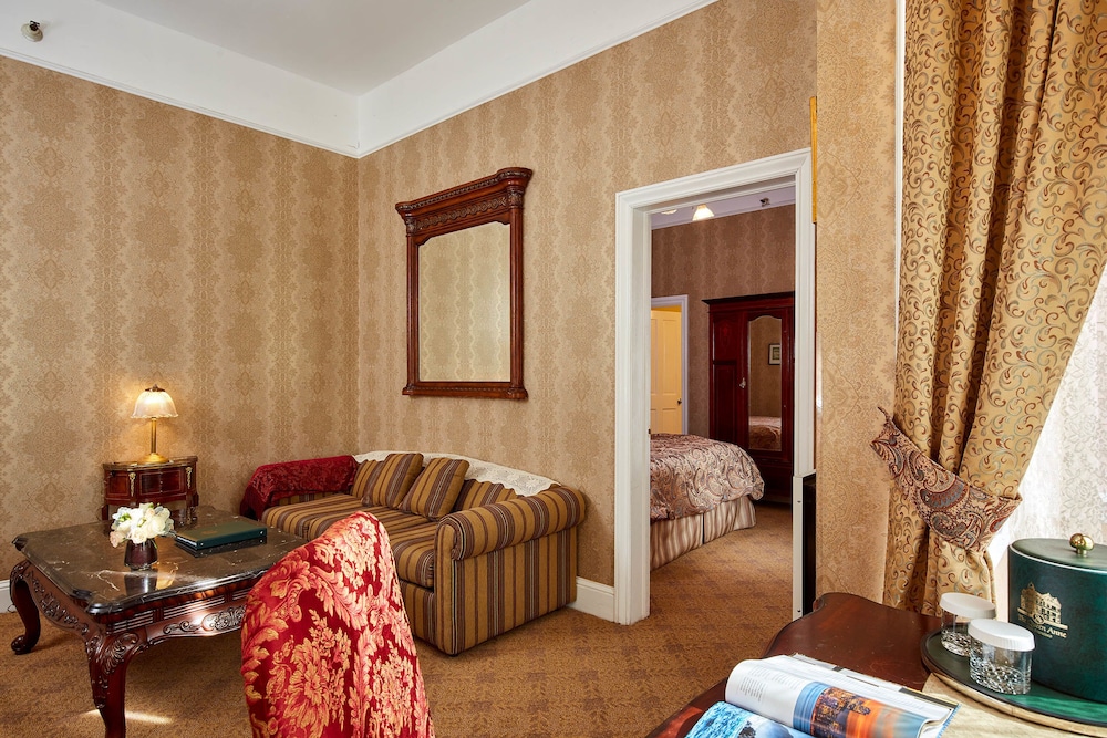 Suite, 1 Bedroom - Photo 6