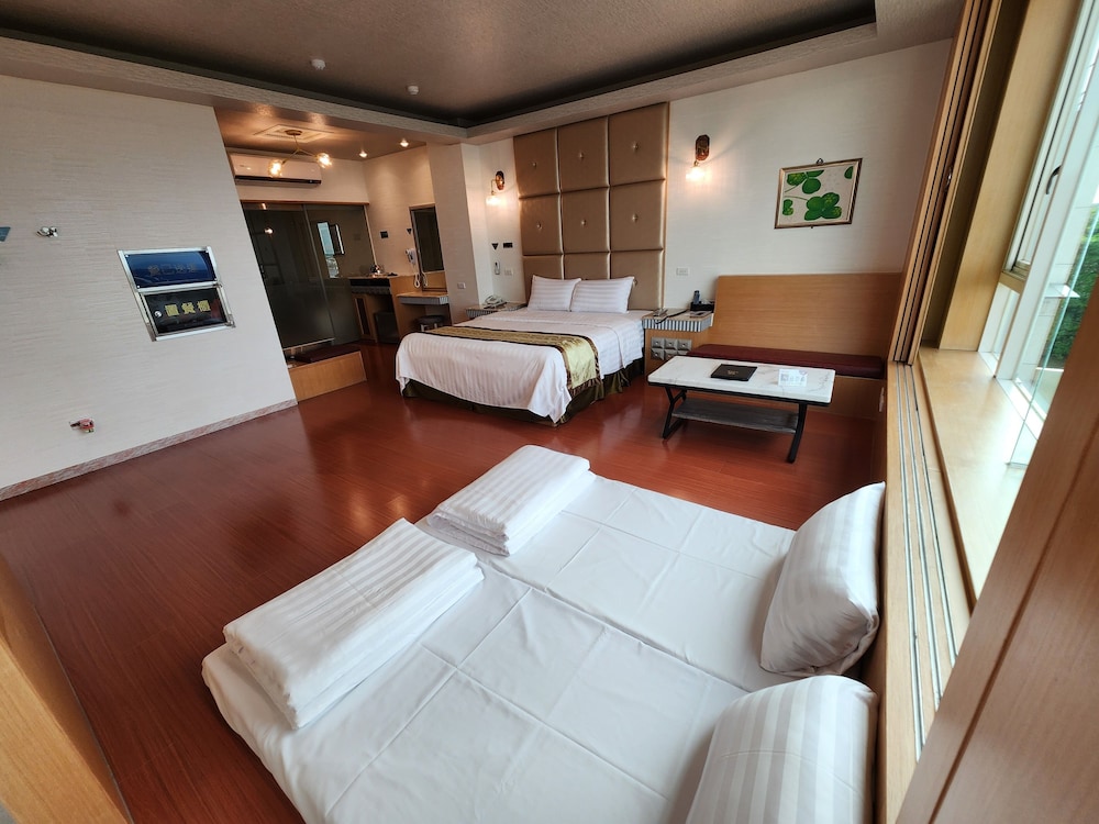 Panoramic Quadruple Room, Multiple Beds, Non Smoking, Ocean View photo 3