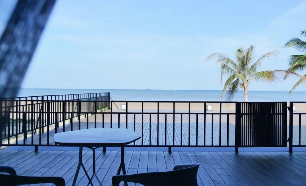 101 The Prime Seaview: Beach Zone photo 3