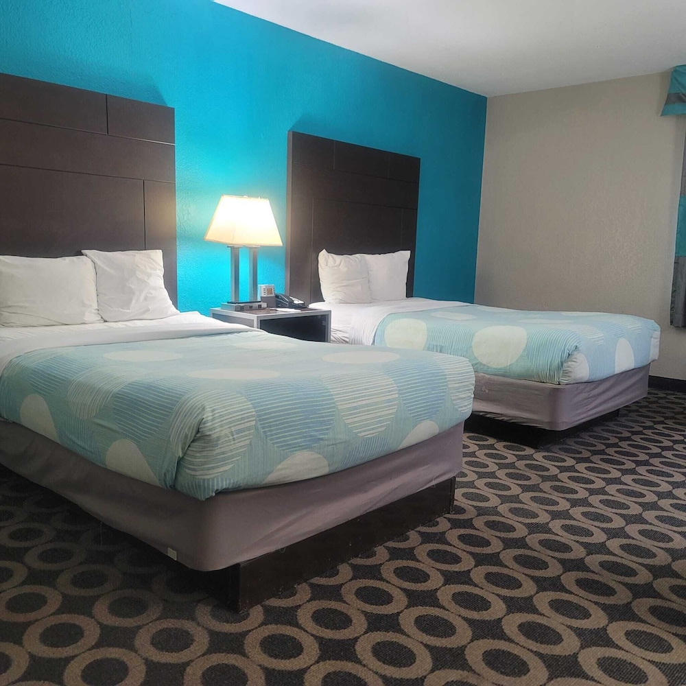 Room, 2 Double Beds, Non Smoking - Photo 5