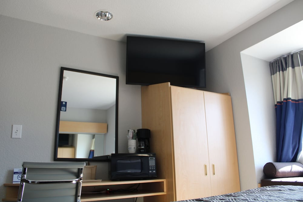 Standard Room, 2 Queen Beds - Photo 2