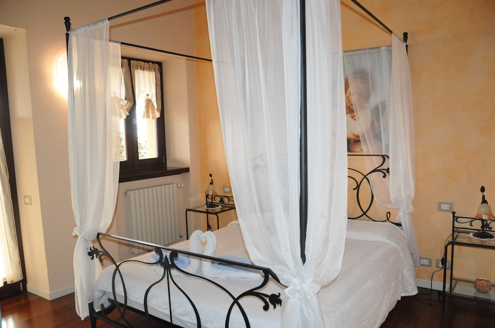 Romantic Room, Accessible, City View