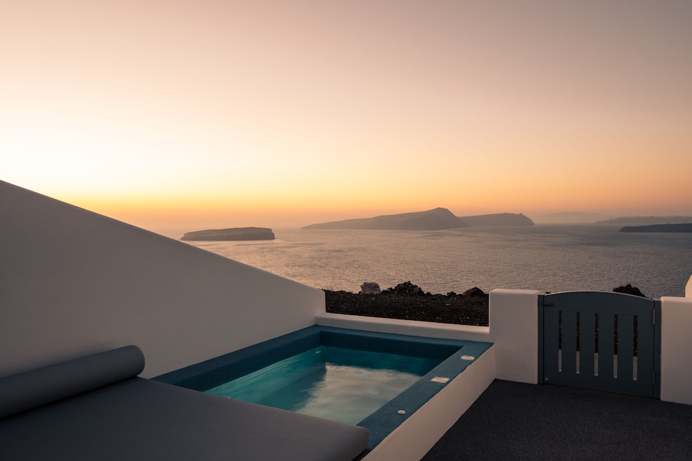 Suite with Outdoor Outdoor Mini Plunge Pool and Caldera View - Photo 3