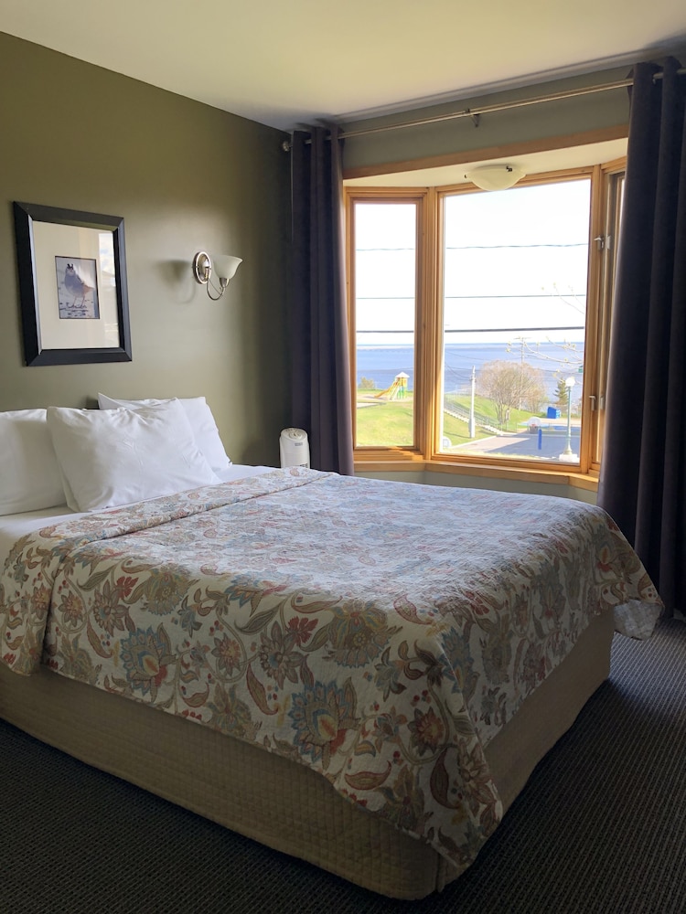 Standard Double Room, 1 Queen Bed, River View photo 2