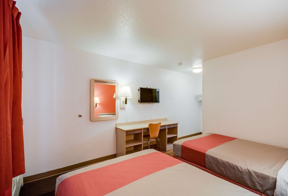 Standard Room, 2 Double Beds, Non Smoking photo 2