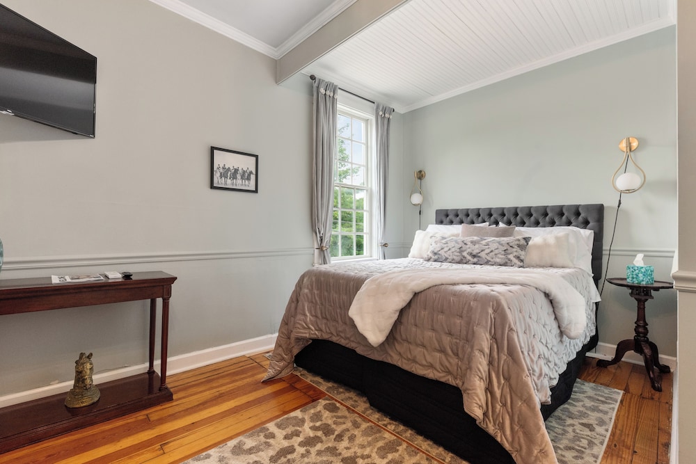 Double Room, 1 Queen Bed, Private Bathroom photo 1