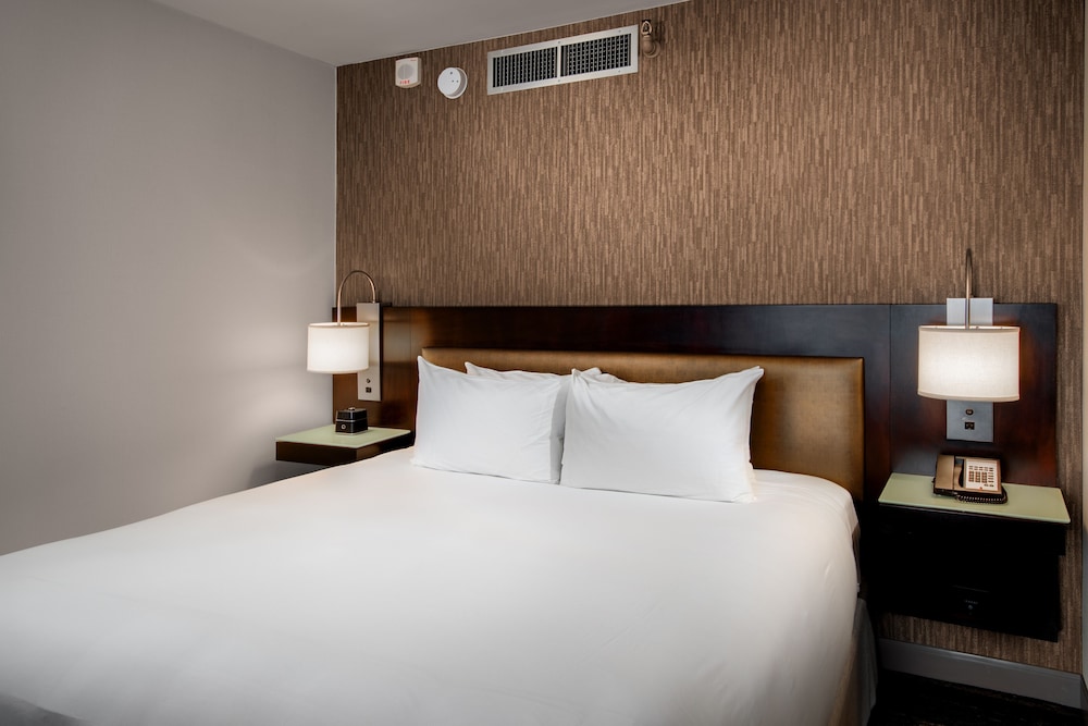 Room, 1 King Bed, Accessible (Shower) - Photo 4