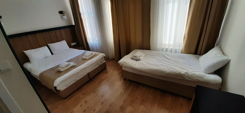 Standard Triple Room photo 2