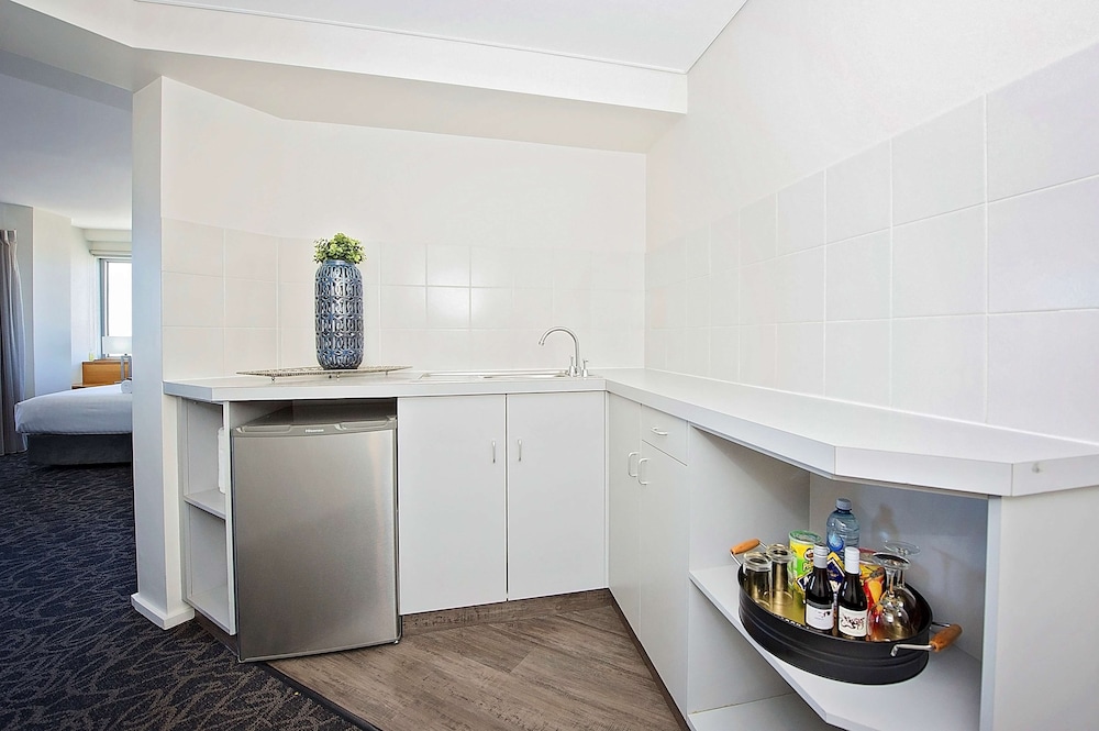 Suite, 2 Queen Beds, Non Smoking, Balcony (with Sofabed) photo 3