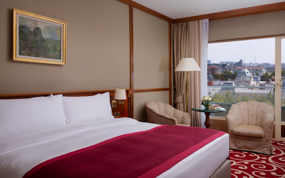 Standard Room, 1 Queen Bed photo 2
