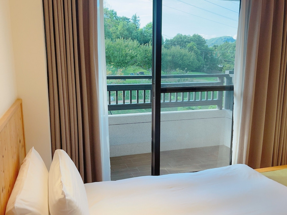 Elite Triple Room, 3 Twin Beds, Non Smoking, Courtyard View photo 3