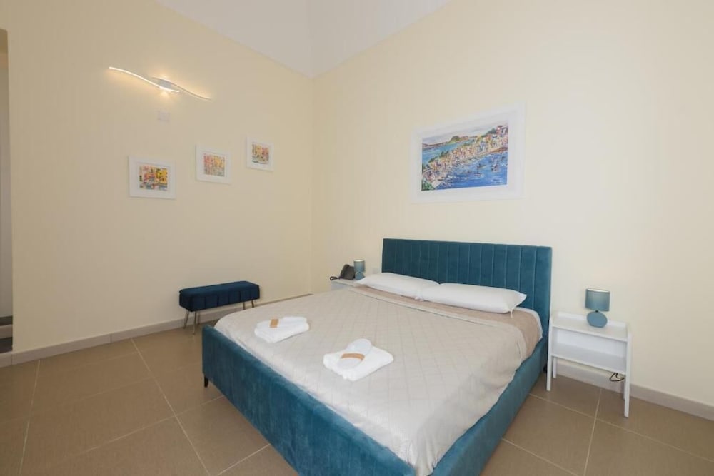 Classic Triple Room, Air conditioning photo 2