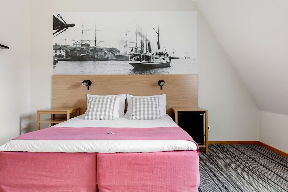 Deluxe Room, 1 Double Bed, Non Smoking - Photo 6