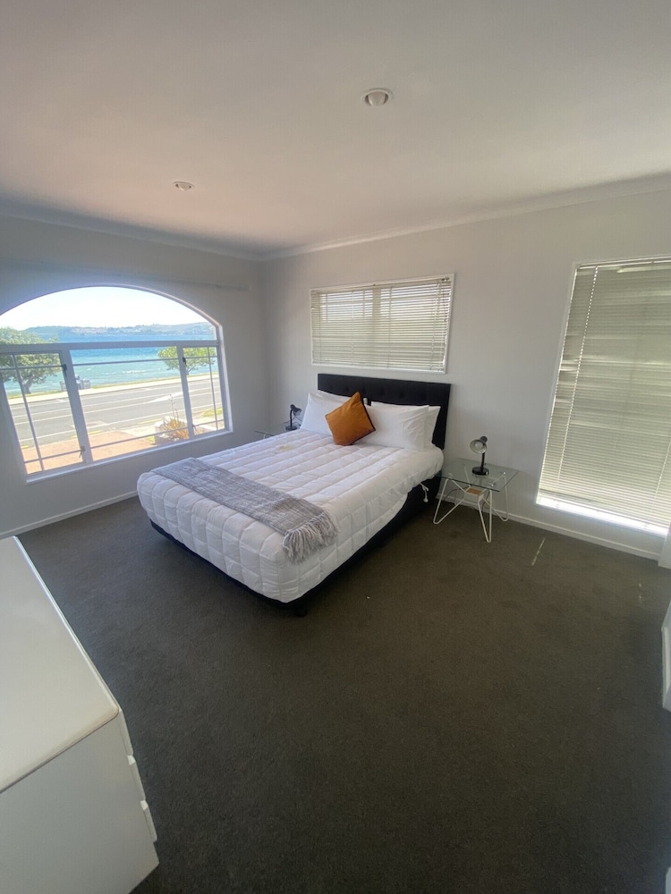 Lakefront Apartment photo 1