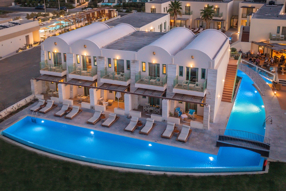 Junior Suite, Beachfront (Sharing Pool -AD) - Photo 9
