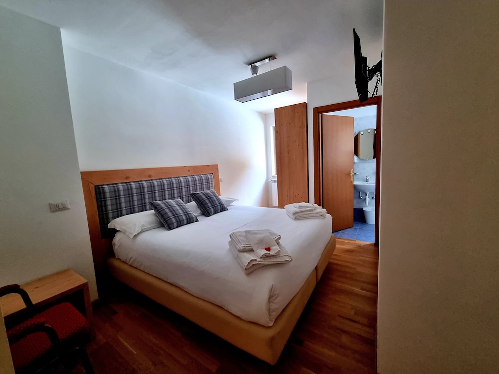 Standard Room photo 3