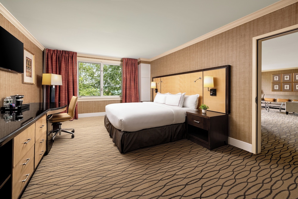 Executive Suite, 1 King Bed (Governor's Suite) - Photo 1