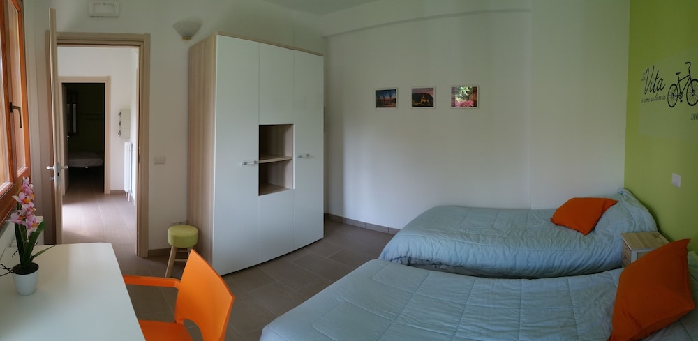 Basic Double Or Twin Room, Accessible, Shared Bathroom (Tamaro) photo 2