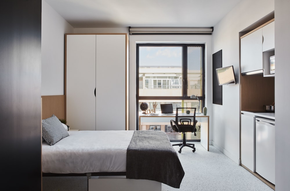 Studio, 1 Twin Bed