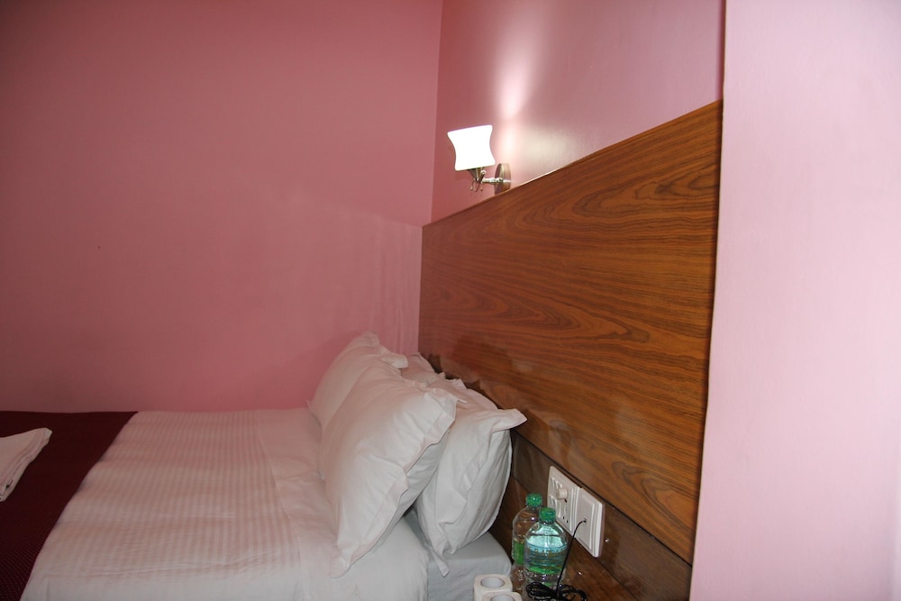Deluxe Double Room, 1 Bedroom, Smoking, Mountain View
