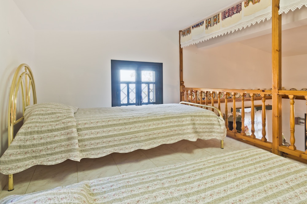 Villa photo 1