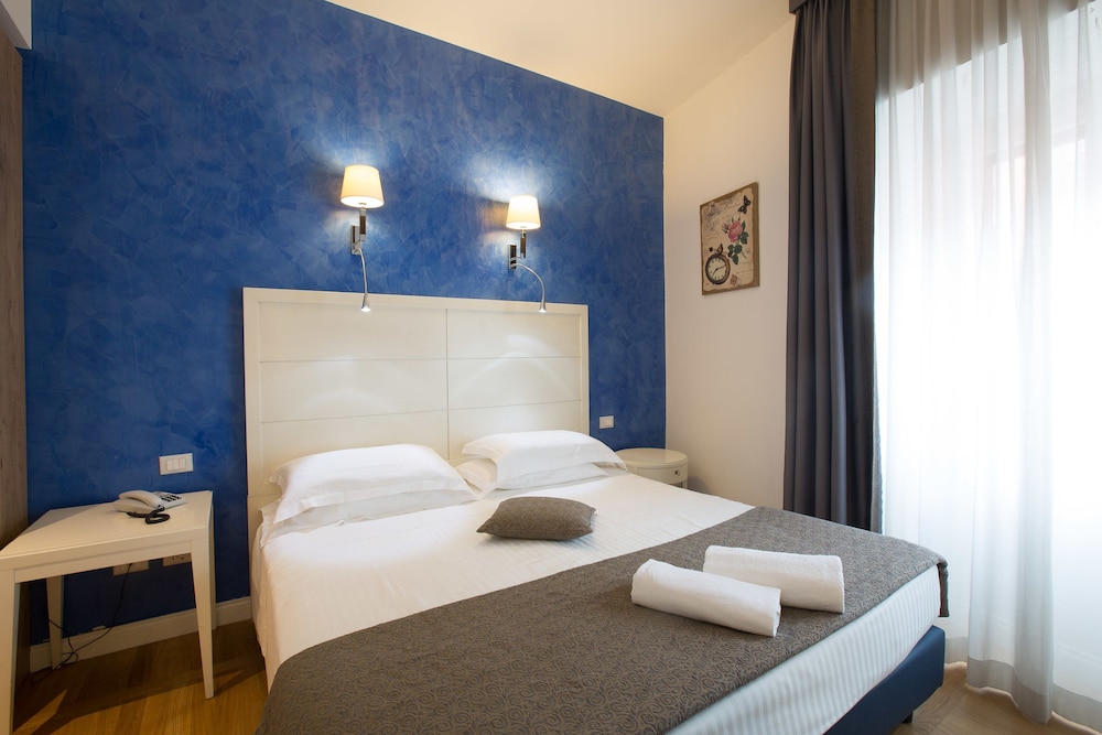 Superior Twin Room thumbnail 5