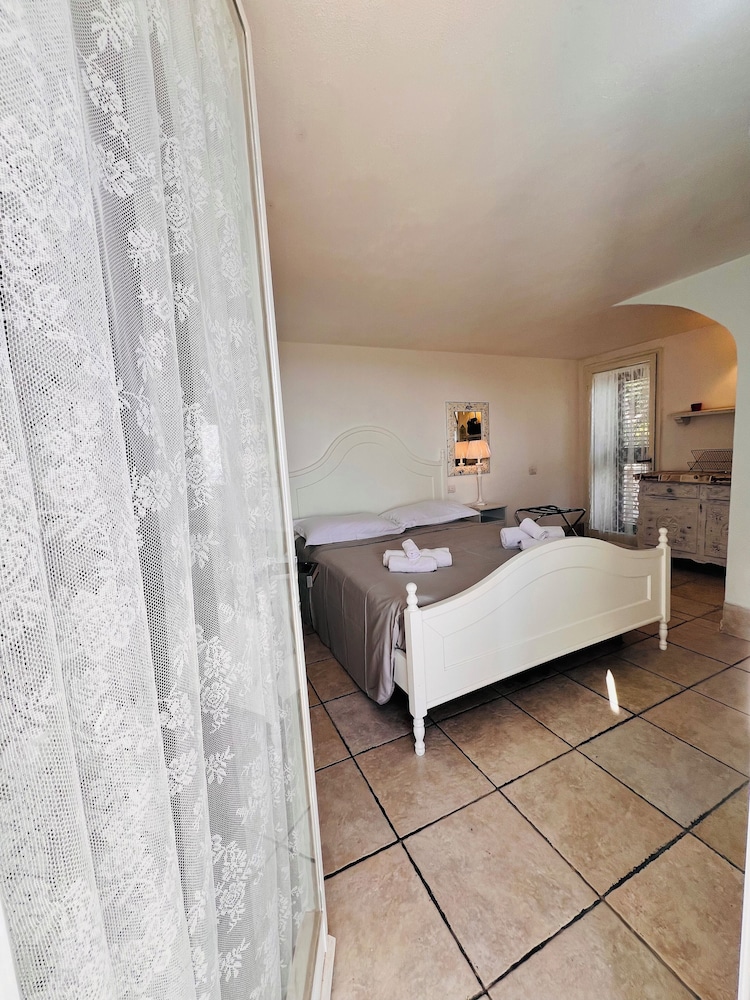 Room, Sea View