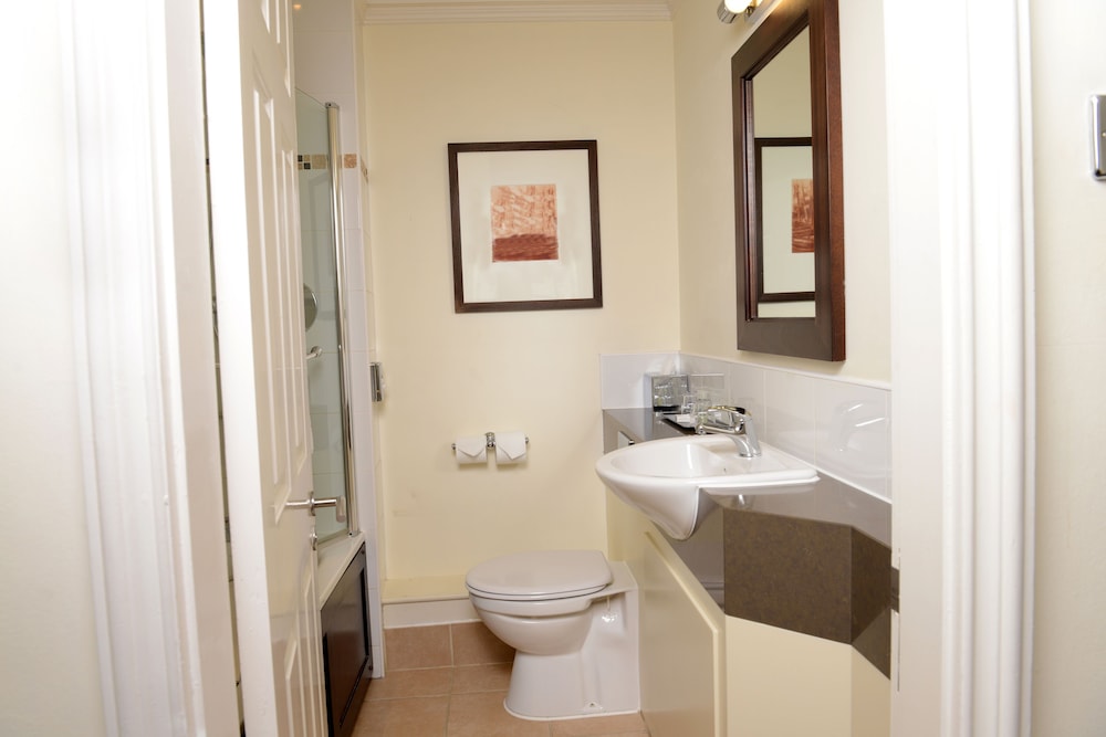 Standard Room, Multiple Beds, Non Smoking - Photo 6