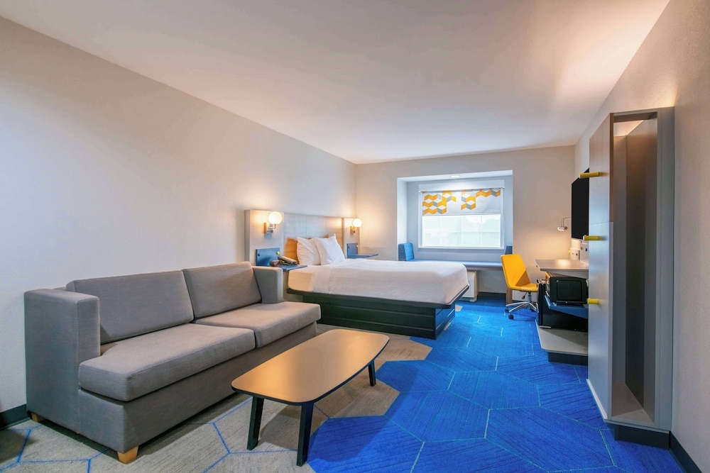 Studio Suite, 1 Queen Bed, Non Smoking photo 2