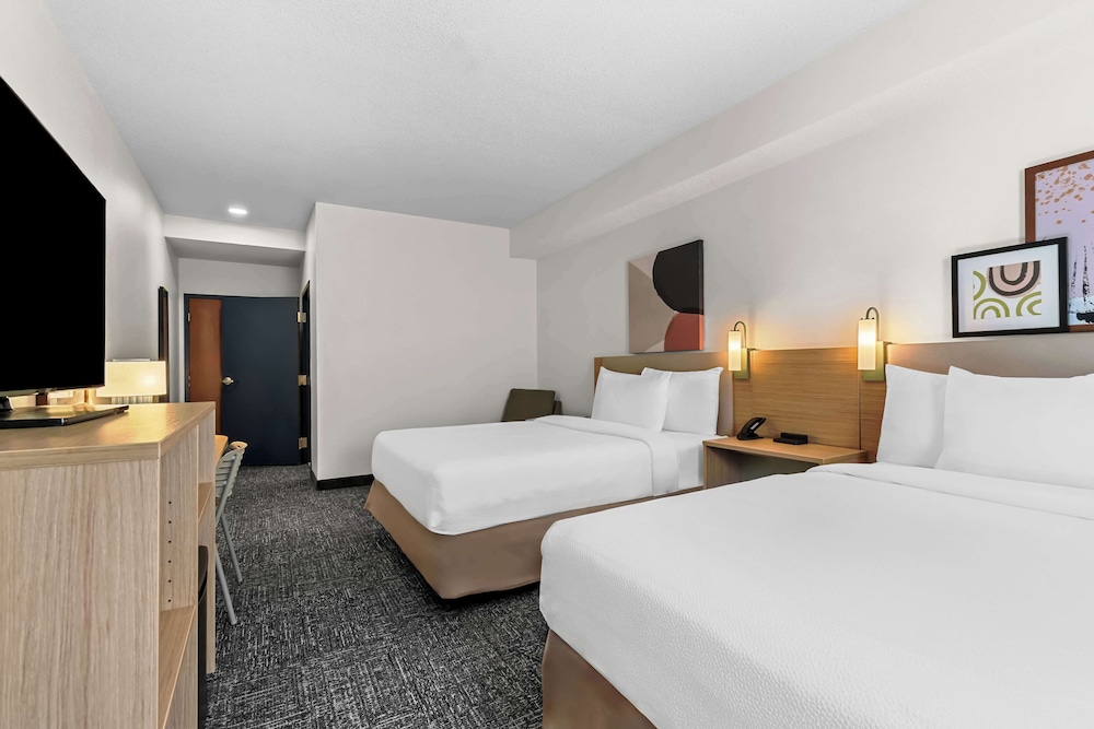 Comfort Room, 2 Queen Beds, Bathtub (Mobililty)
