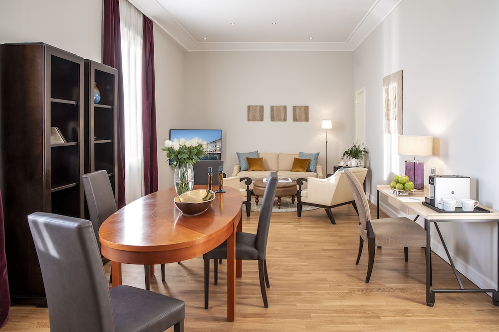 Grand Suite (Spring View) - Photo 3