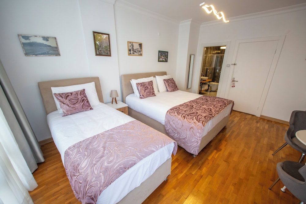 Family Triple Room, City View photo 1