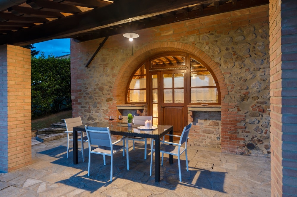 Villa, Smoking photo 2