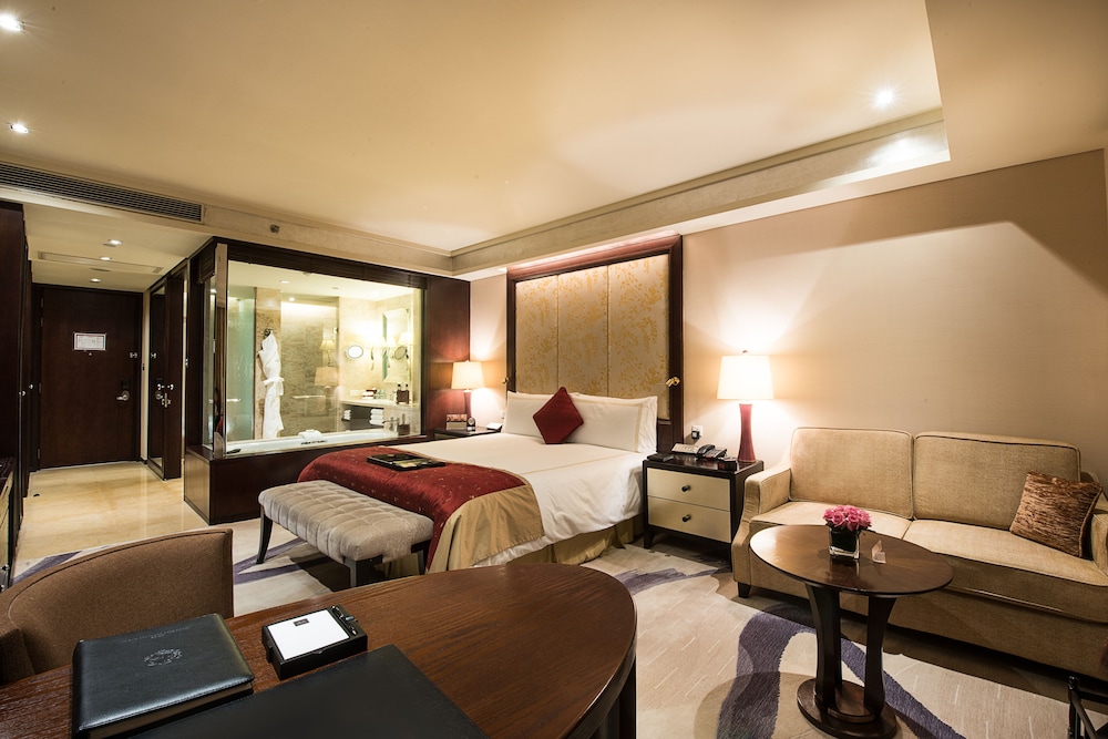 Deluxe King Room - Photo 3