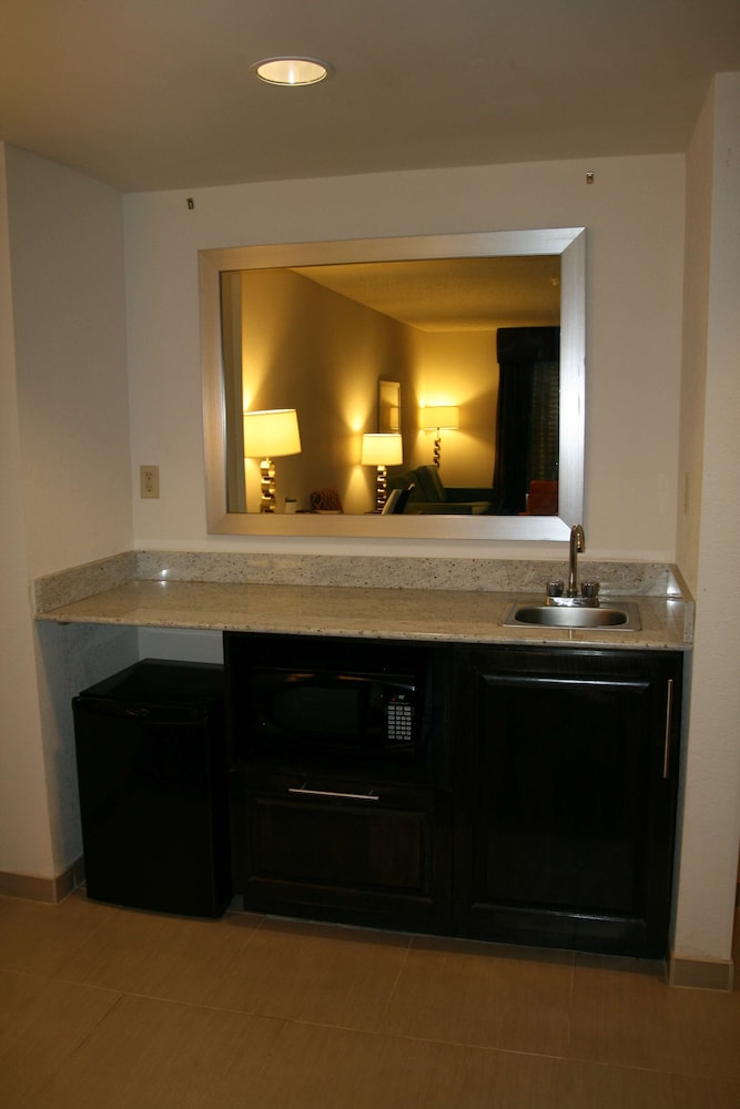 Room, 1 King Bed, Accessible - Photo 3