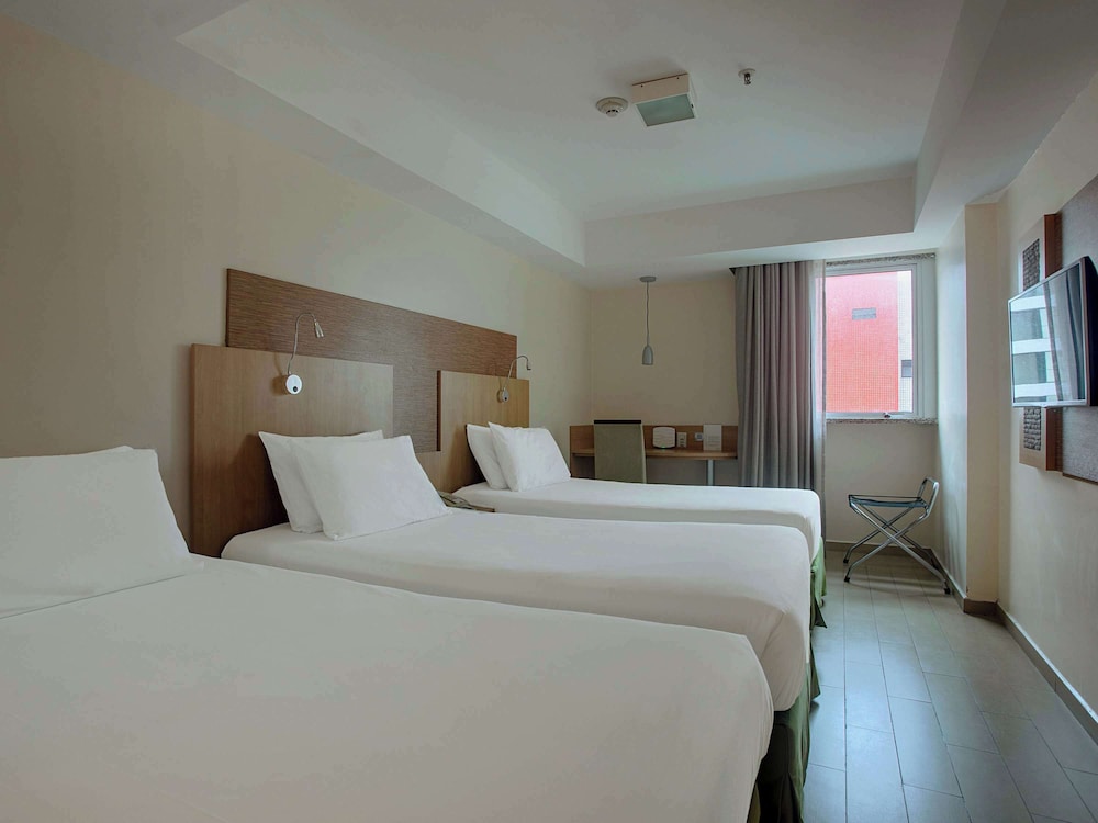 Standard Room, 3 Twin Beds - Photo 1