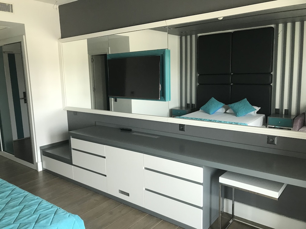 Deluxe Double Room - Photo 21
