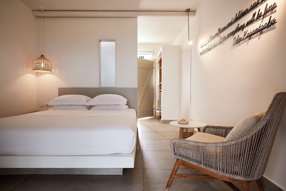 Family Suite with private pool and sea view