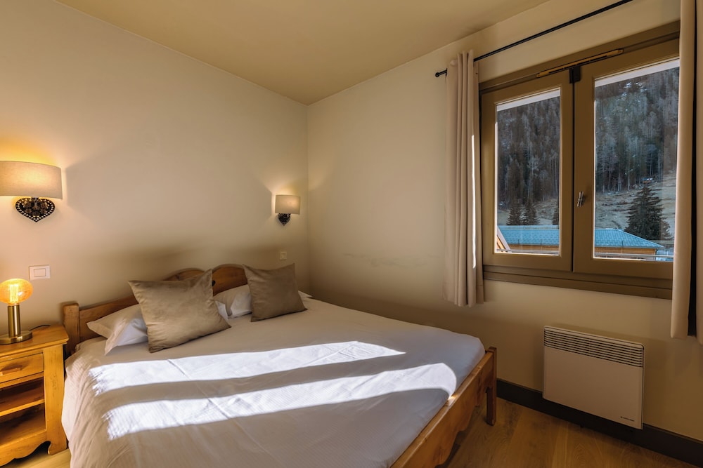 Family Apartment, Multiple Bedrooms (Vallorcine Buet 41 ski in / ski out) photo 1