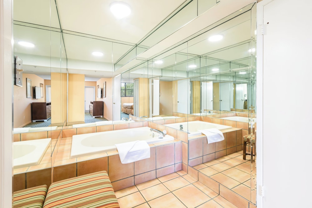 3 Bedroom Suite with Washer and Dryer - Photo 17