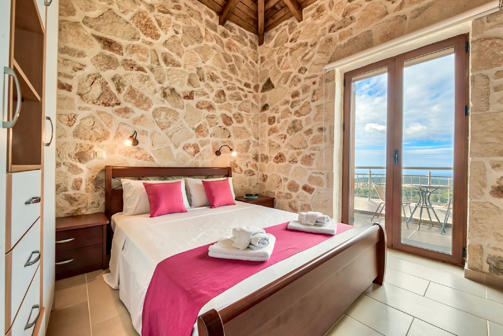 Traditional Villa, 3 Bedrooms, Private Pool, Sea View