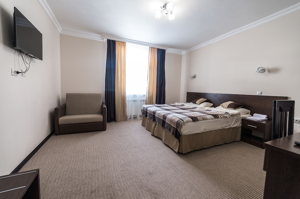 Standard Double Room (with one extra bed) photo 1