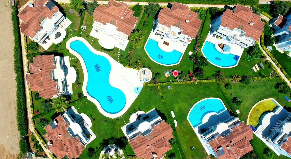 Luxury Villa photo 2