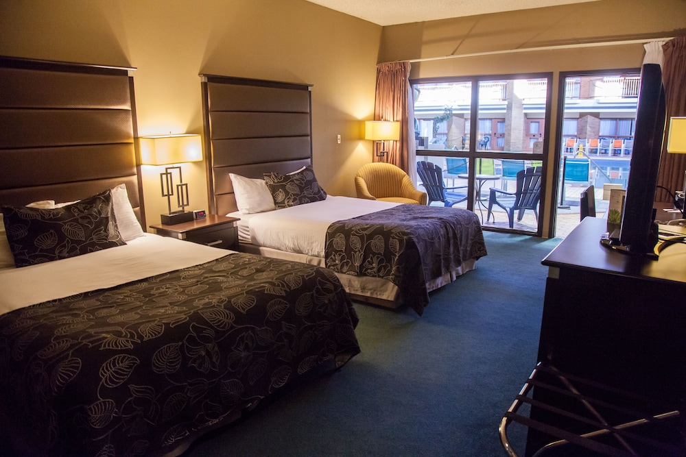 Deluxe Direct Pool Access Room, 2 Queen Beds - Photo 2