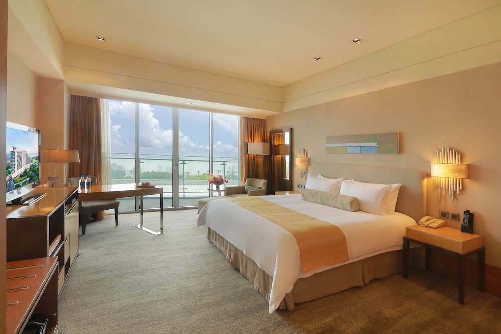 Superior Seaview Queen Room - Photo 1