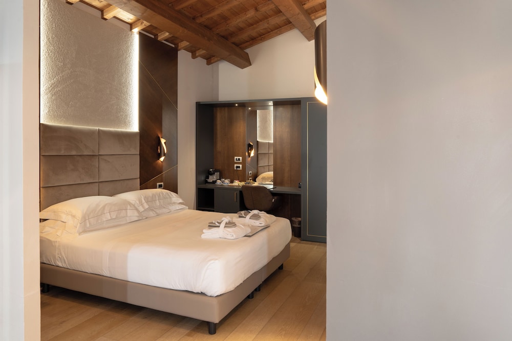 Luxury Suite photo 3