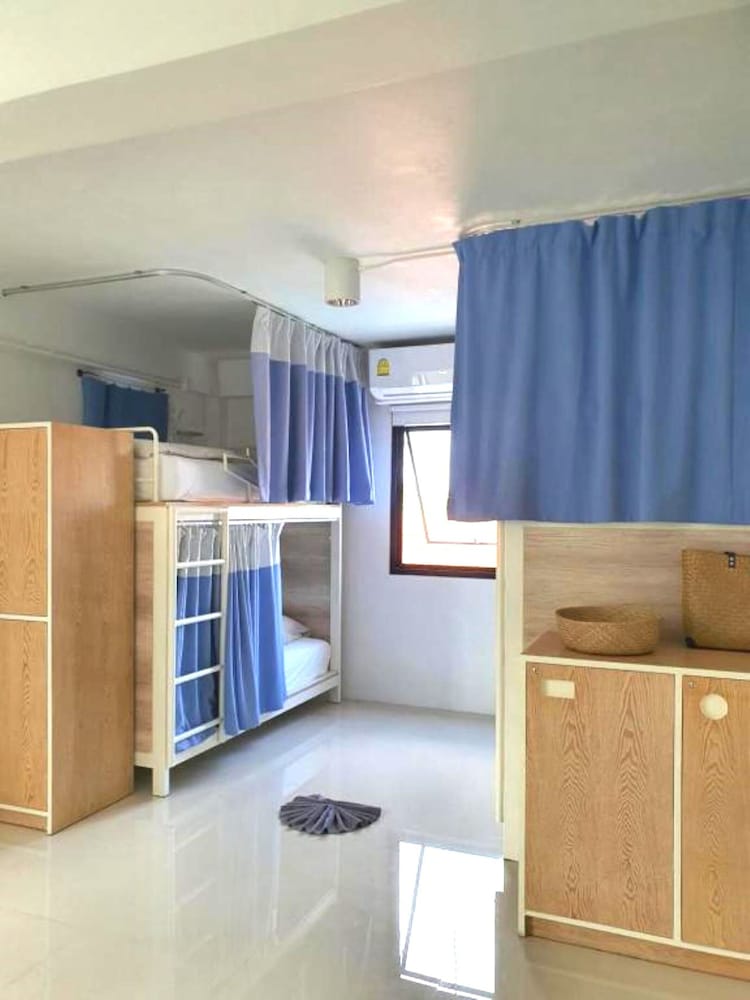 Shared Dormitory, Women only photo 1