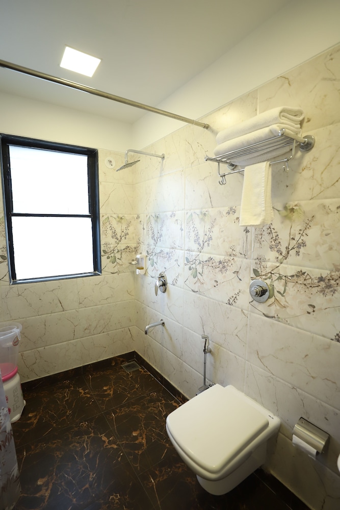 Suite Room - Photo 6