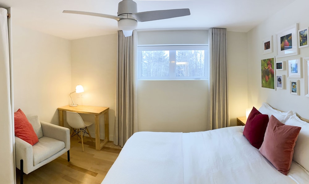 Deluxe Room, 1 Queen Bed, Ensuite photo 1